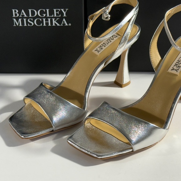 Badgley Mischka Women's Cady Sandals 8 Silver Leather Square Toe High Heel NEW - Picture 2 of 12